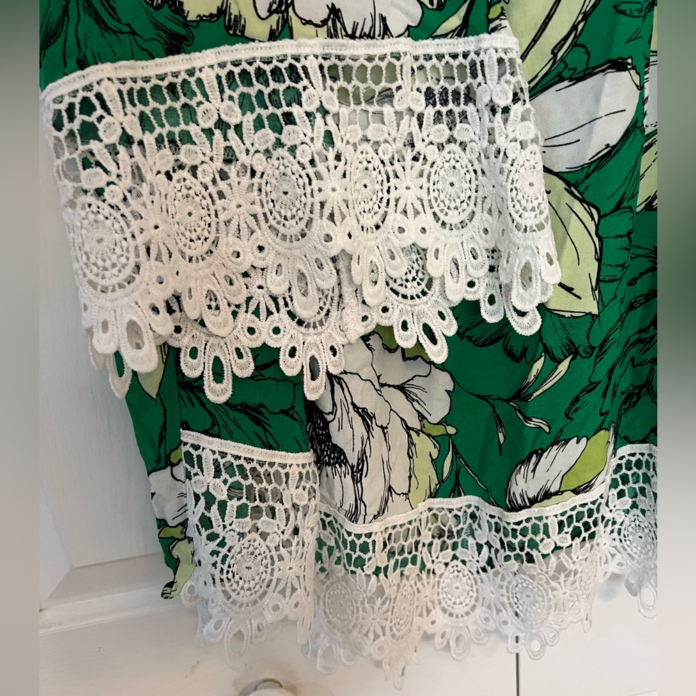 Cato Green Floral Blouse with Lace Accents EUC Size 26/28W - Picture 5 of 8